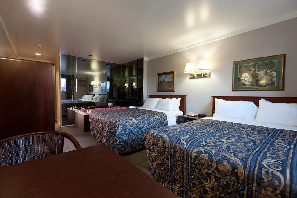 Econo Lodge Броссар Екстер'єр фото