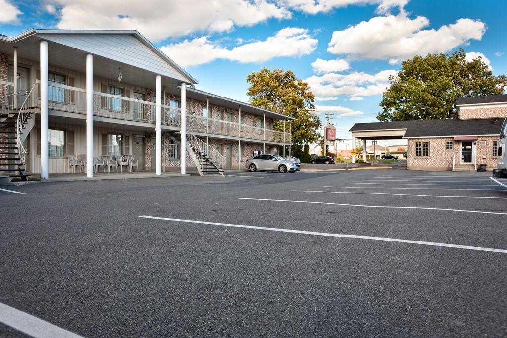 Econo Lodge Броссар Екстер'єр фото