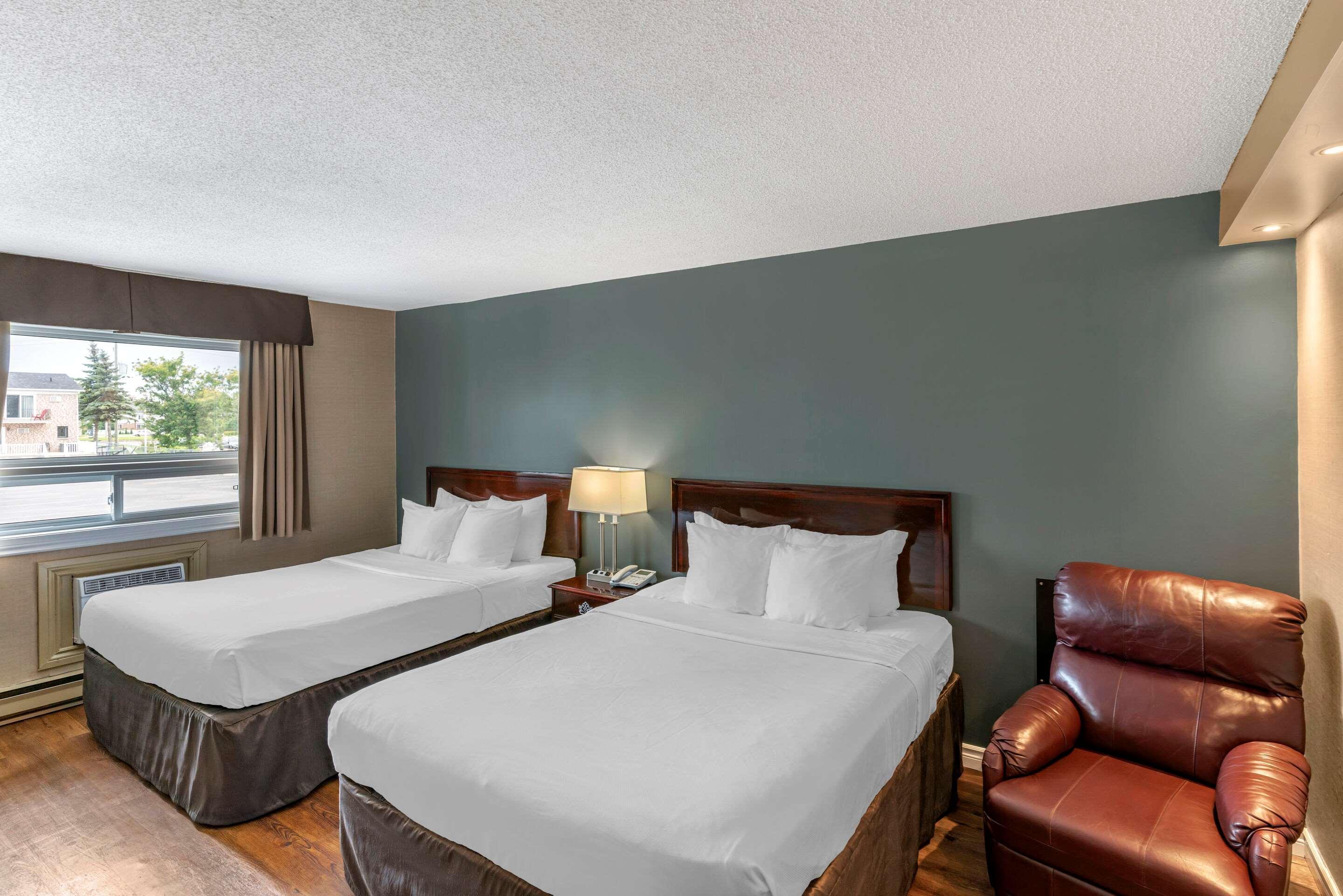 Econo Lodge Броссар Екстер'єр фото