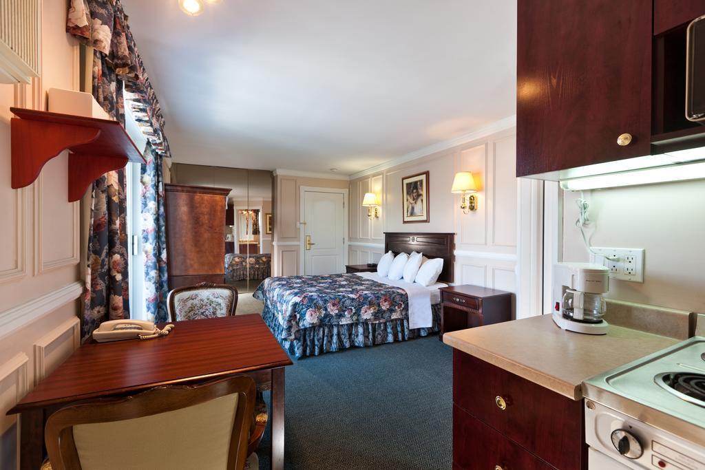 Econo Lodge Броссар Екстер'єр фото