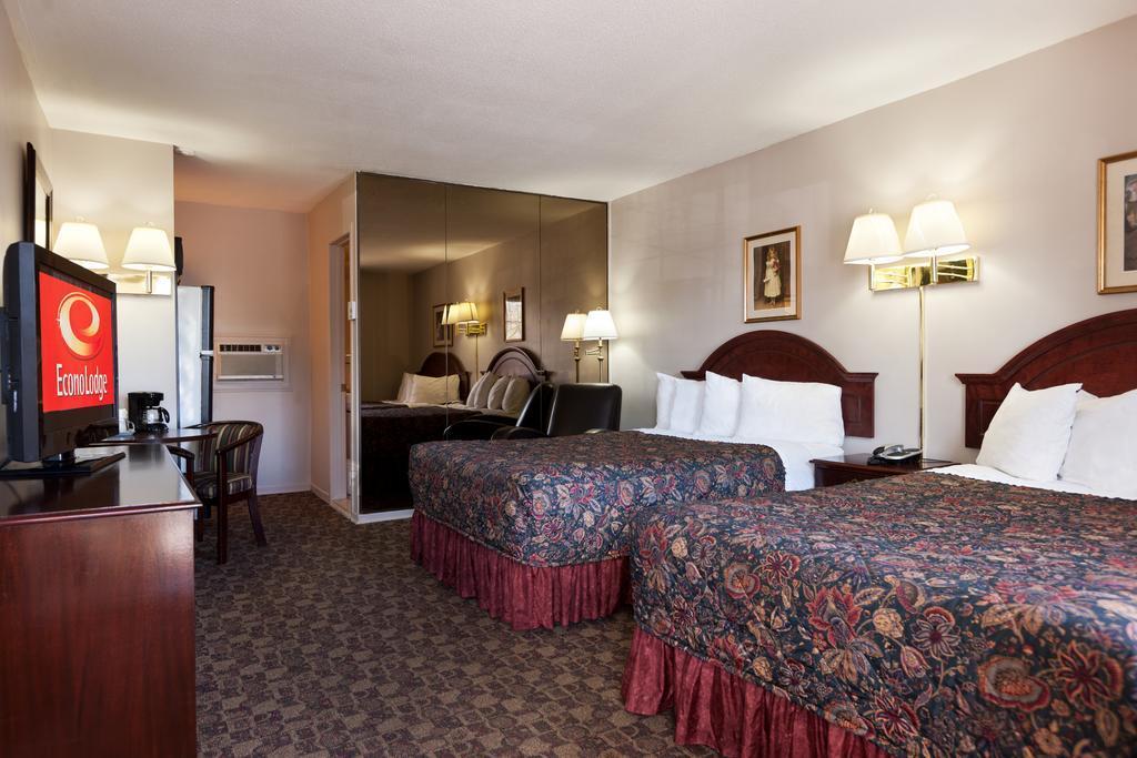 Econo Lodge Броссар Екстер'єр фото