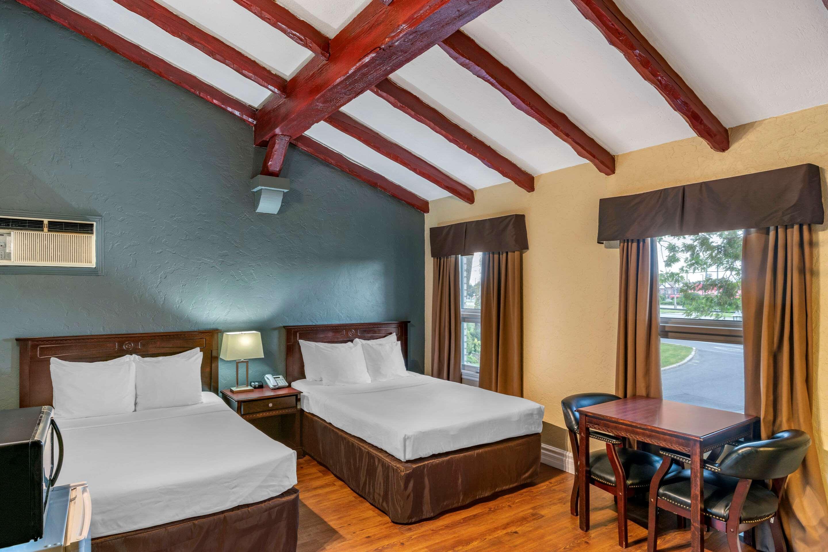 Econo Lodge Броссар Екстер'єр фото